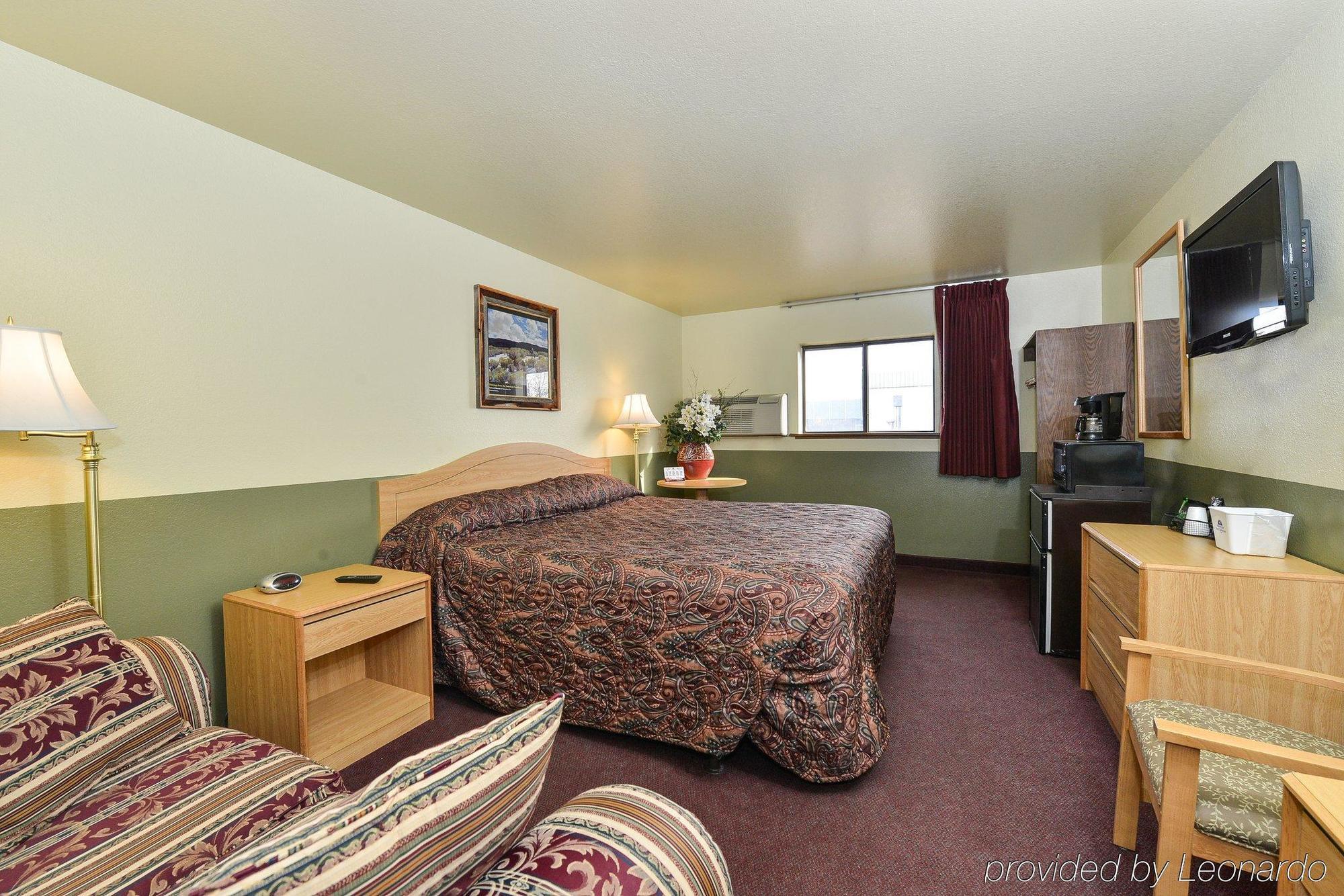 Super 8 By Wyndham Dillon Motel Exterior photo