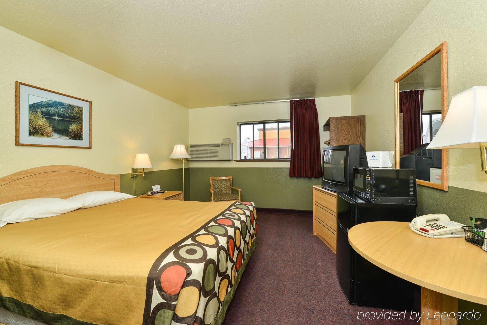 Super 8 By Wyndham Dillon Motel Exterior photo