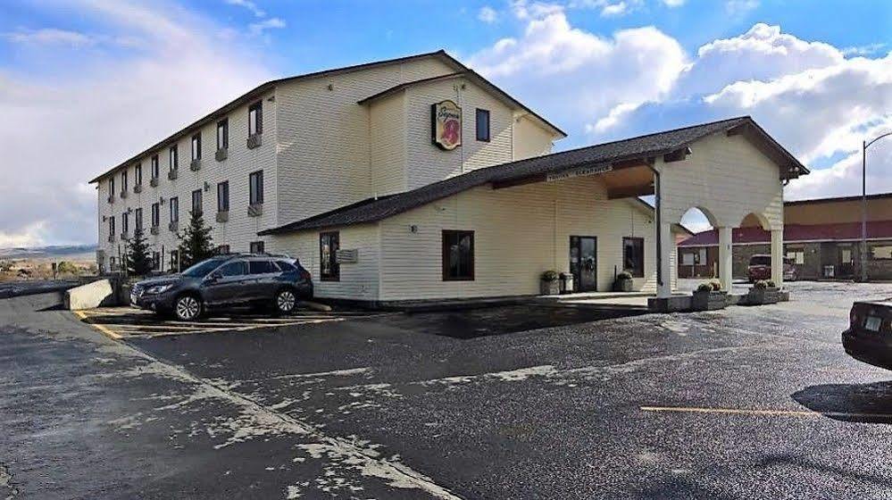 Super 8 By Wyndham Dillon Motel Exterior photo